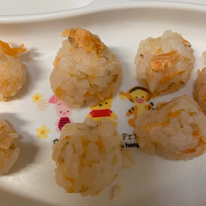 幼児食★鮭とチーズのおにぎり